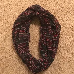 triangle patterned infinity scarf