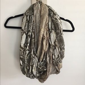 Express circle scarf