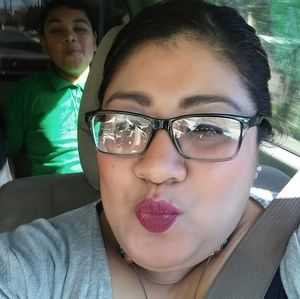 Meet your Posher, Mayeli