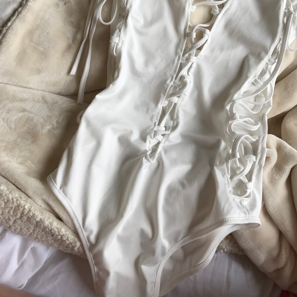 Lace up one piece - Picture 3 of 4