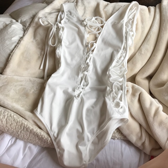 Lace up one piece - Picture 4 of 4