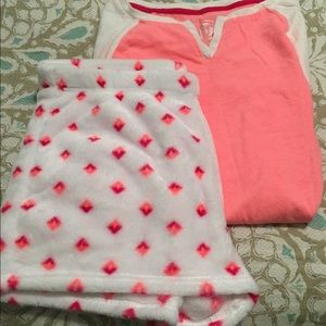 Kohls brand PJ set!