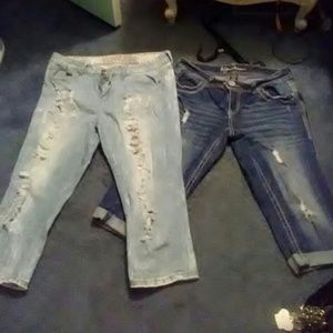 Set of 9/10 capri's, great for this Spring!!