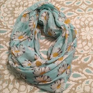 SPRING DAISY SCARF!