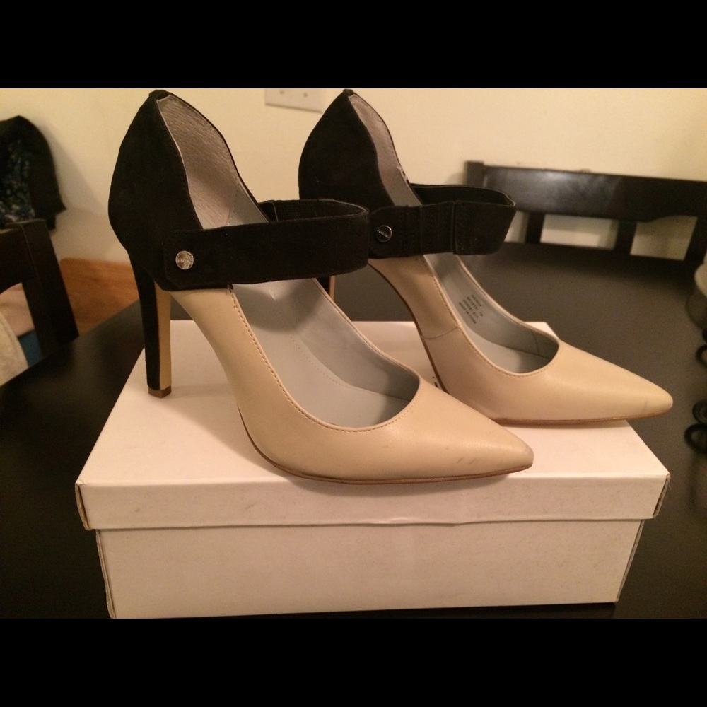 Cream/black leather pumps