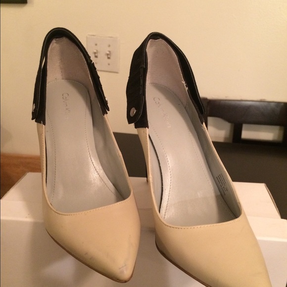 Cream/black leather pumps - Picture 2 of 7