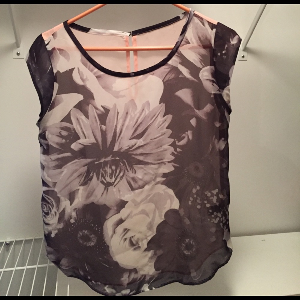 Floral tee.