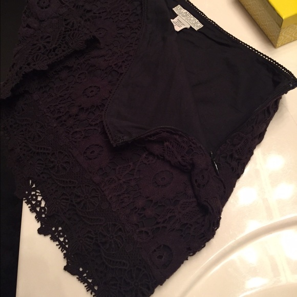 Lace mini - Picture 2 of 4