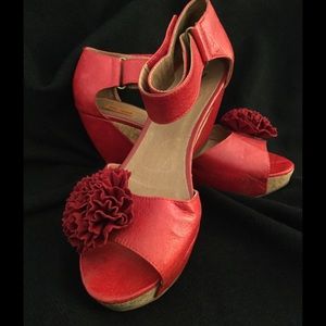 Miz Mooz Red Wedges flower accent