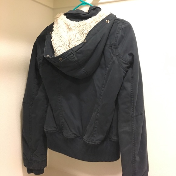 Hollister jacket - Picture 3 of 3