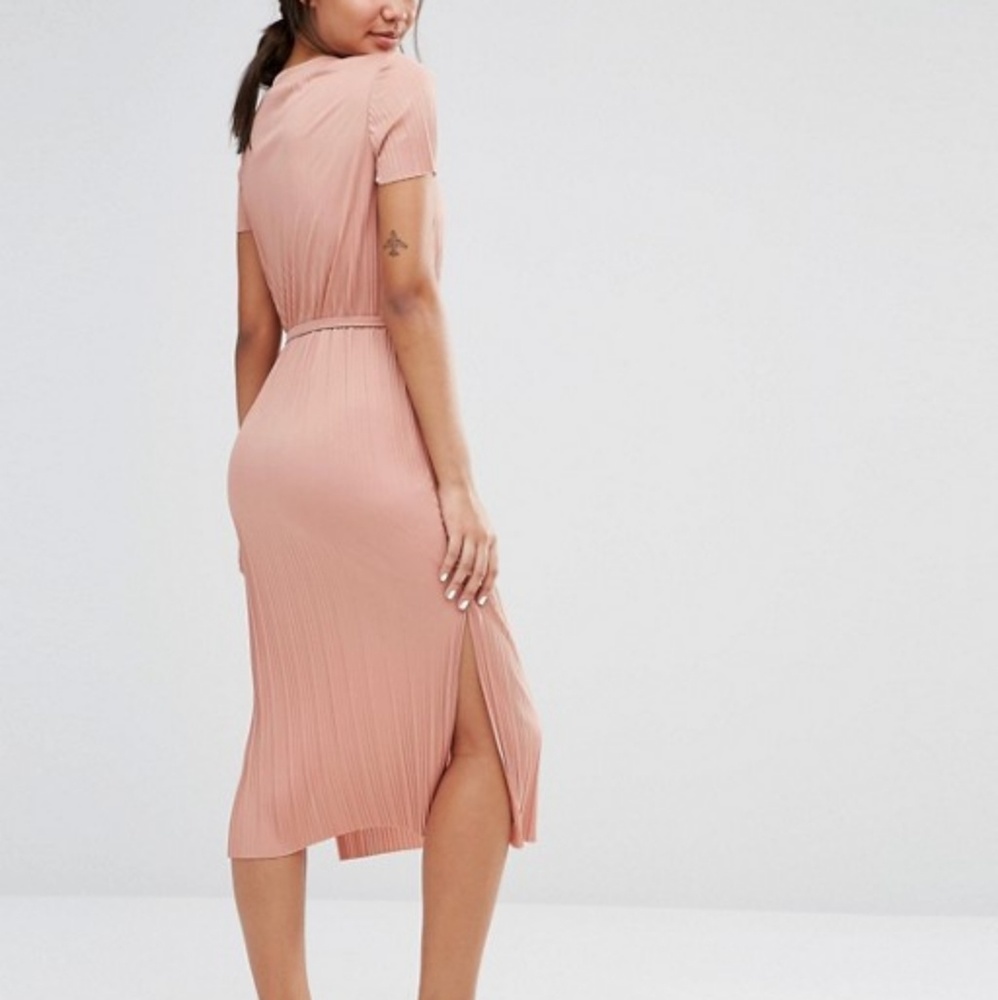 River island Pleated Belted t-shirt dress in Nude