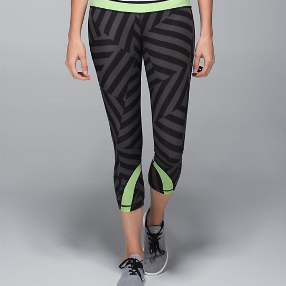 Lululemon Seawheeze  Inspire Crop Size 4