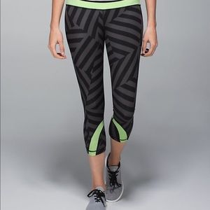 Lululemon Seawheeze  Inspire Crop Size 4