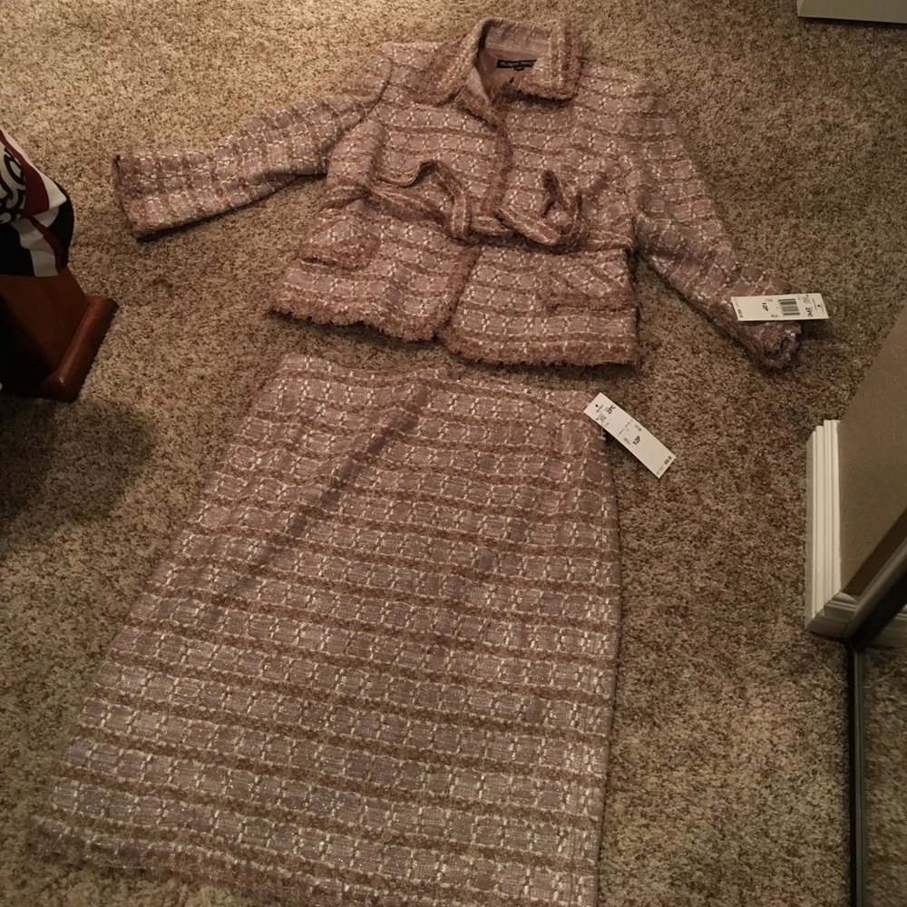 Women's 2pc Albert Nippon Suit