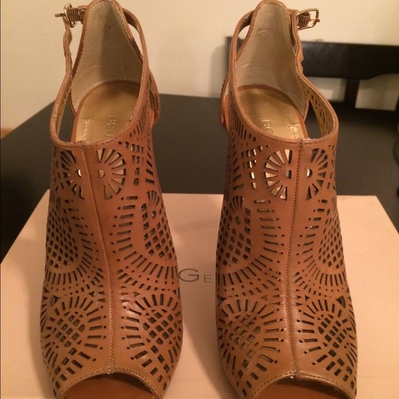 BCBG Pumps - Picture 2 of 5
