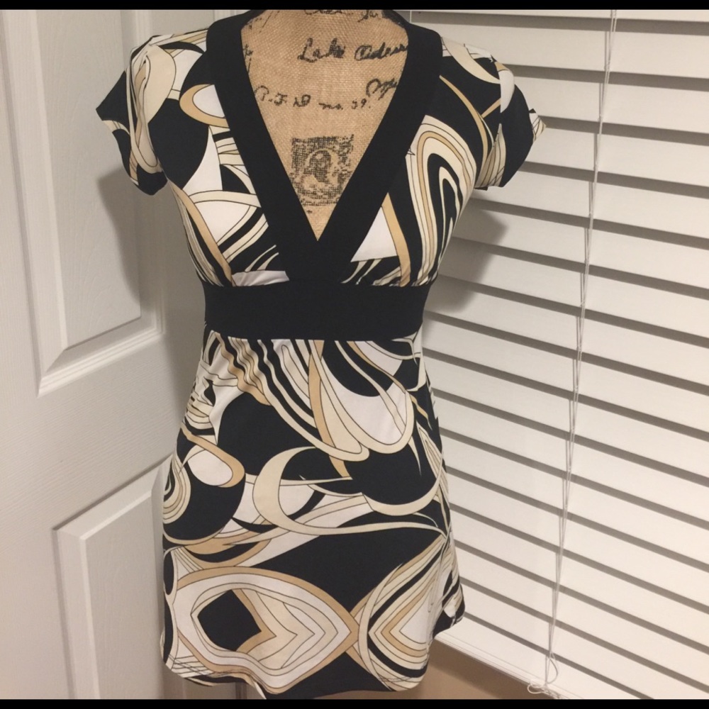 FOREVER • Stunning V-Neck Blouse