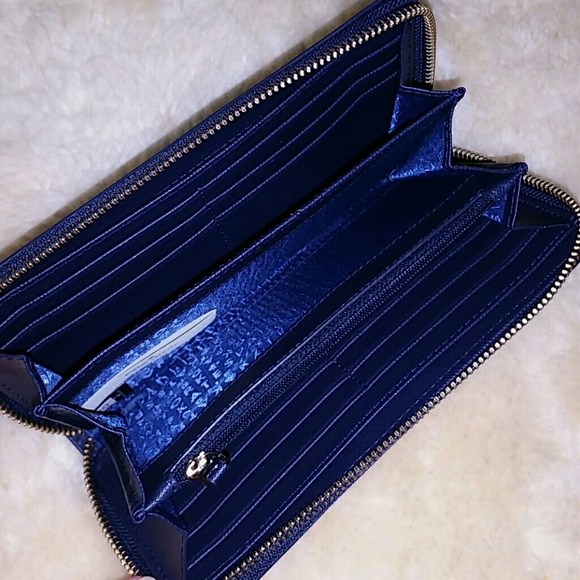 ♠️ Kate Spade Off We Go Neda Whale Wallet - Picture 3 of 4