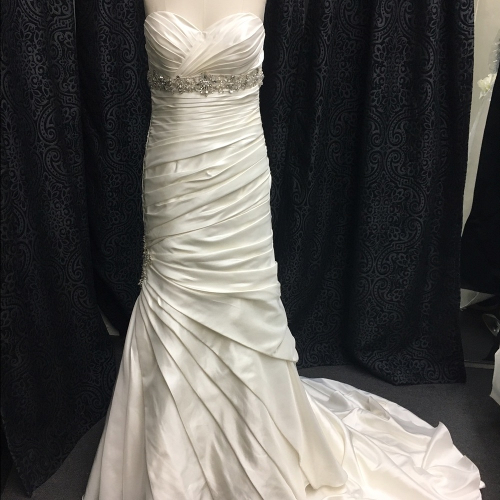 ALLURE Bridal trumpet silk wedding dress 💍