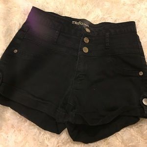 Semi high waisted shorts