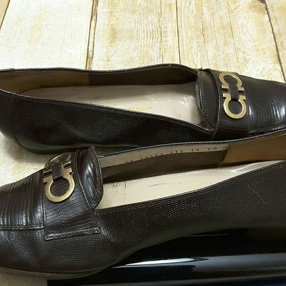 Salvatore Ferragamo Leather Flats Gold Detail - Picture 4 of 5