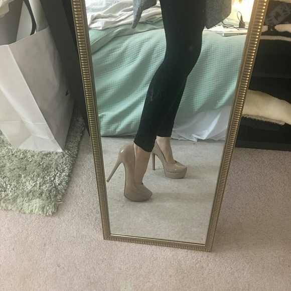 Jessica Simpson platform nude heels - Picture 4 of 5