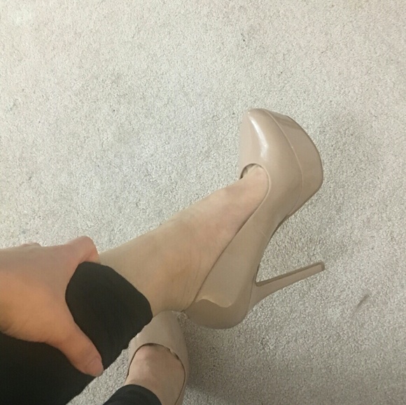 Jessica Simpson platform nude heels - Picture 5 of 5