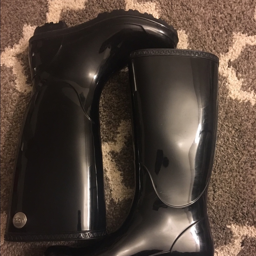 Ugg shaye rain boots