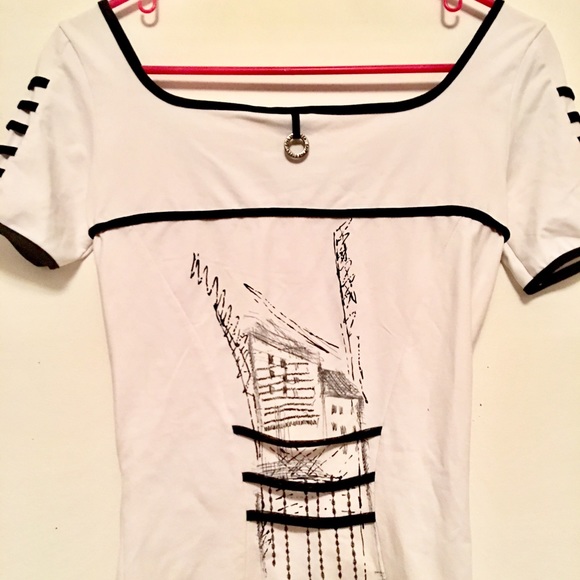 Save the Queen! Top - Picture 2 of 2