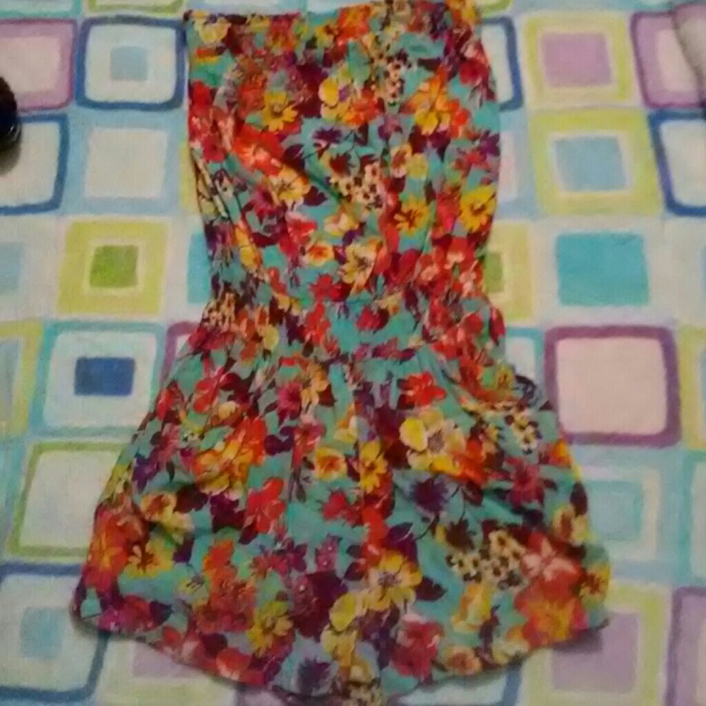 Floral romper w/ pockets