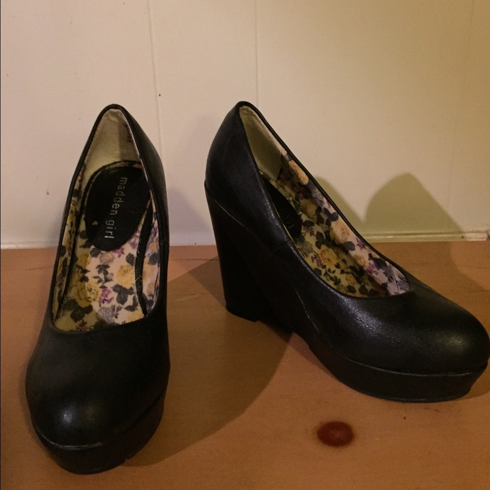 Madden girl wedges