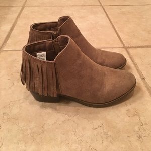 Ankle Boots with fringe