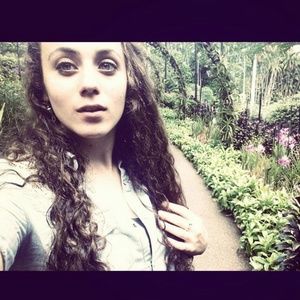 Meet your Posher, Mona