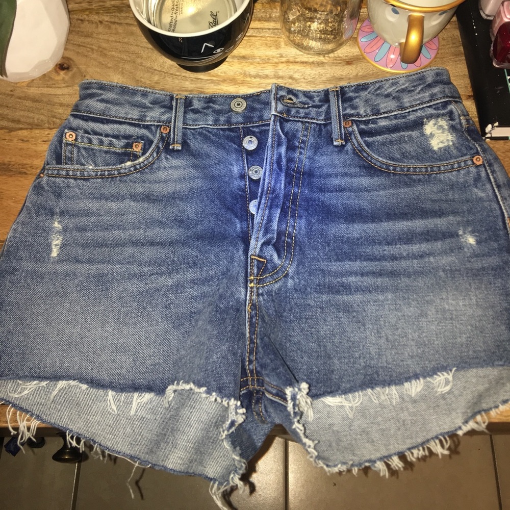 Short short with a high waist no stretch