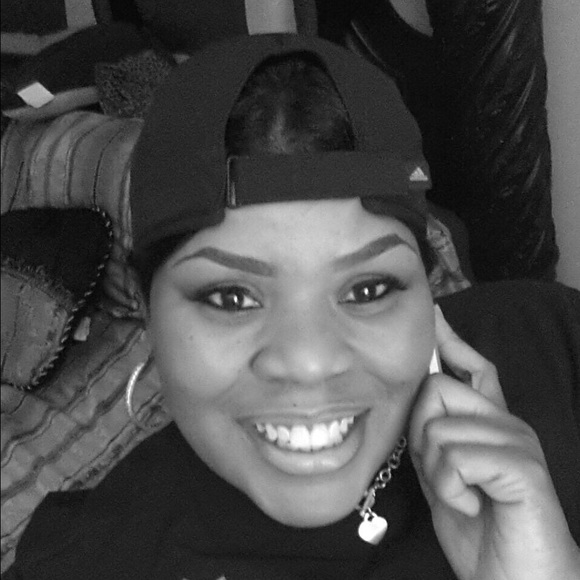 Meet your Posher, Yolanda - Picture 1 of 1