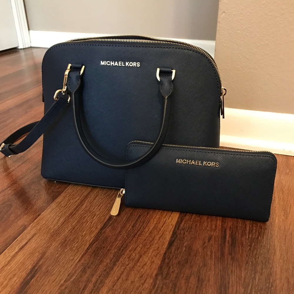 ❌SOLD❌ New (Without Tags)  Michael Kors Set (Navy)