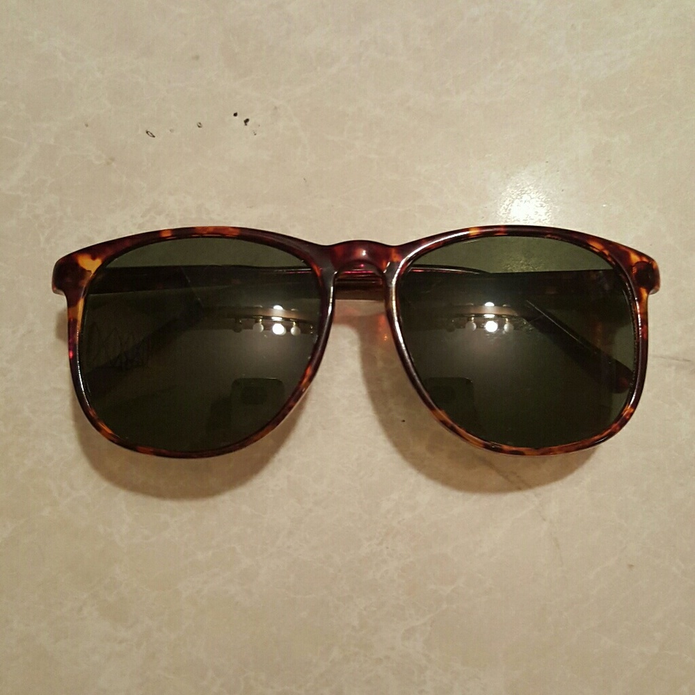Anne Klein ll Riviera logo sunglasses sunshades