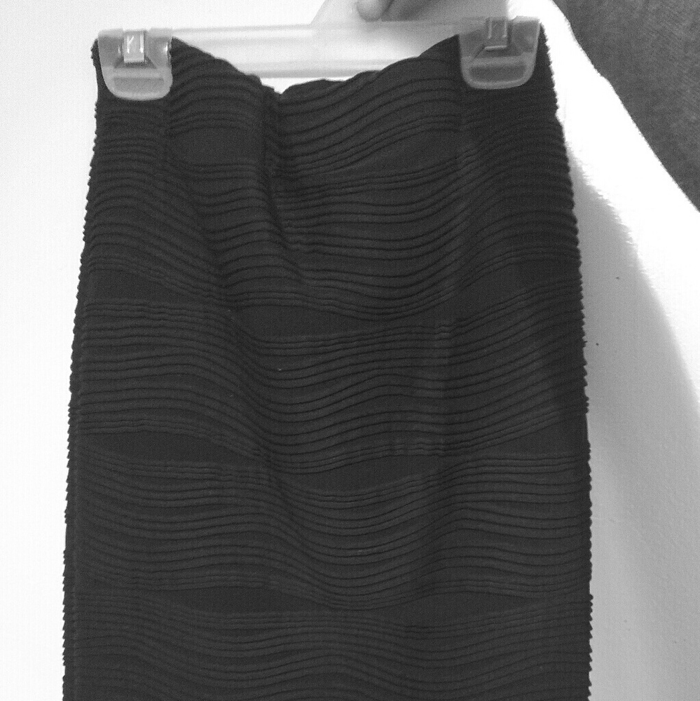 Brat Star Black knee-length ribbed pencil skirt