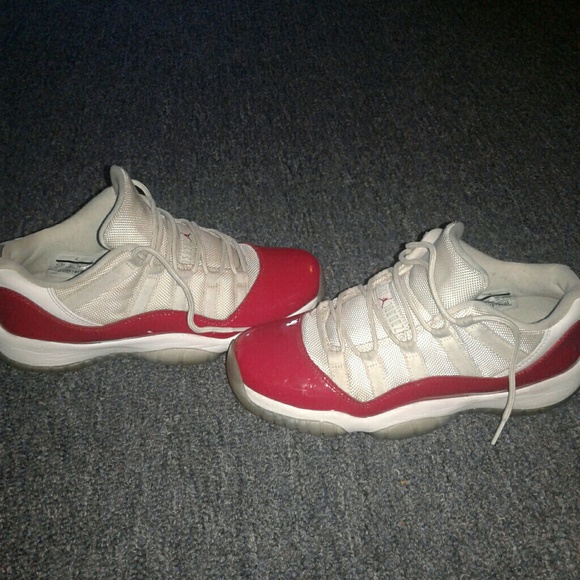 Jordan 11s cherry lows - Picture 2 of 3