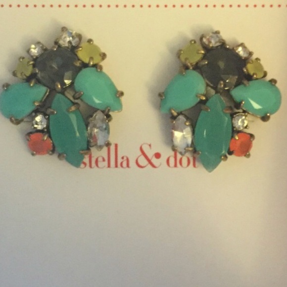 Stella & Dot Jewelry - Stella & Dot cluster earrings