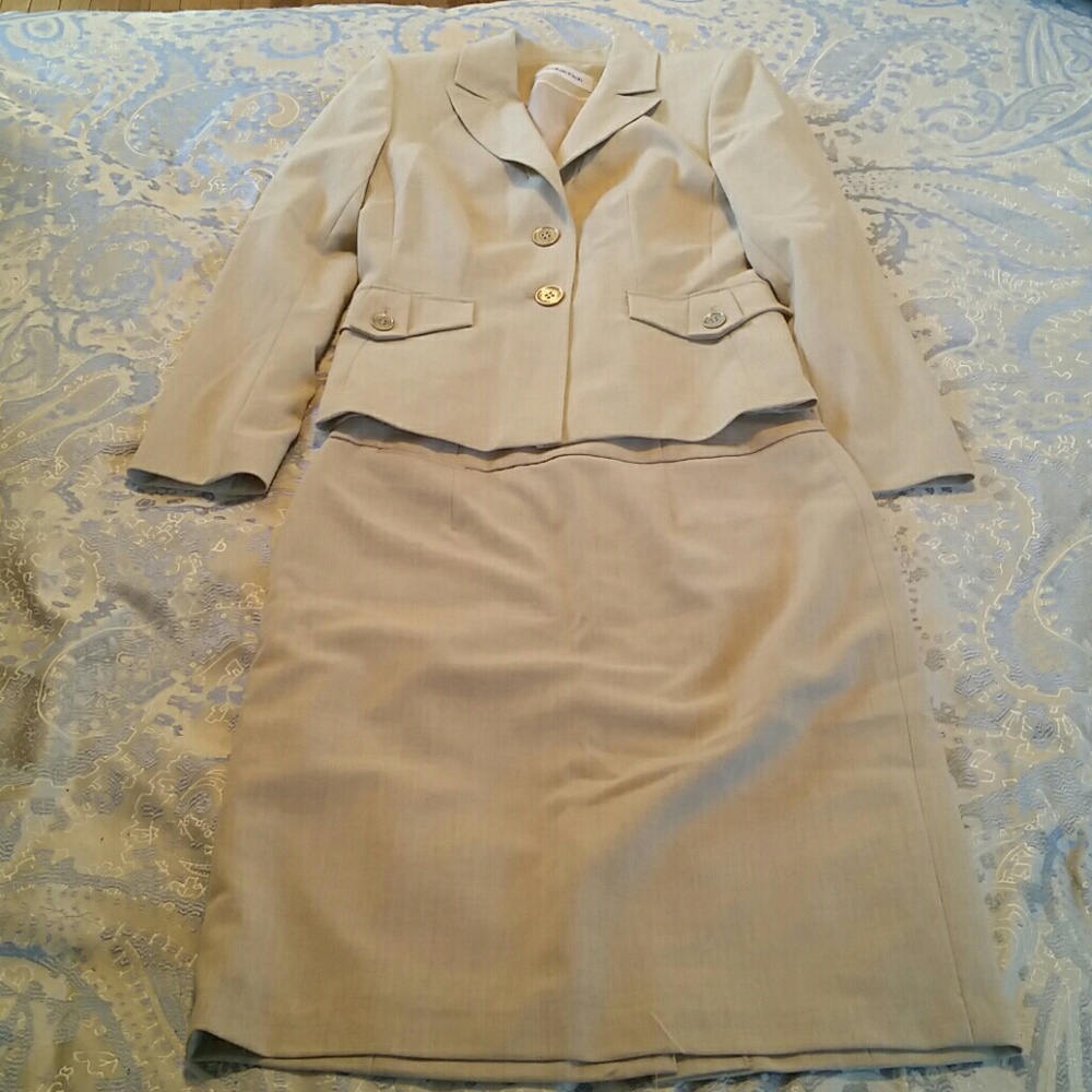 EUC calvin Klein skirt suit