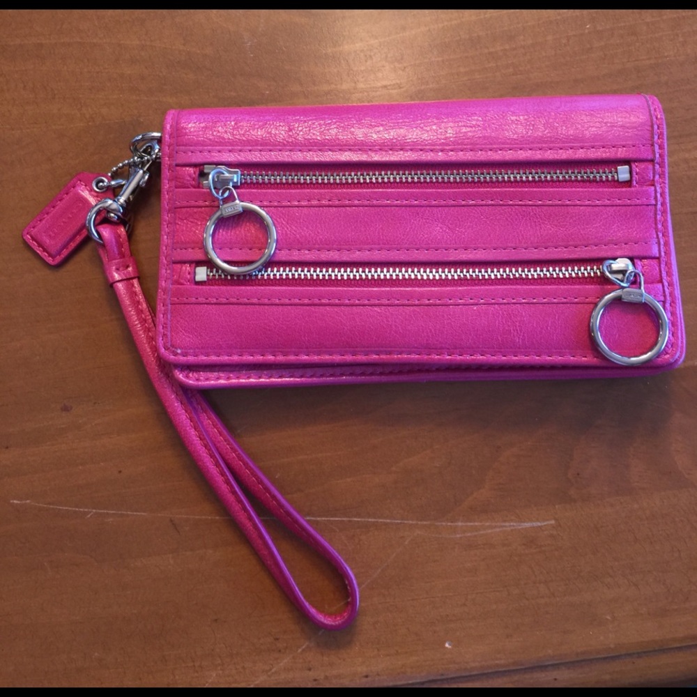 Coach 💕 WALLET/ WRISTLET 💕