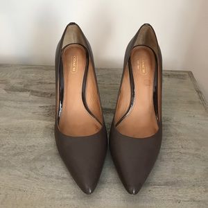 Coach pumps