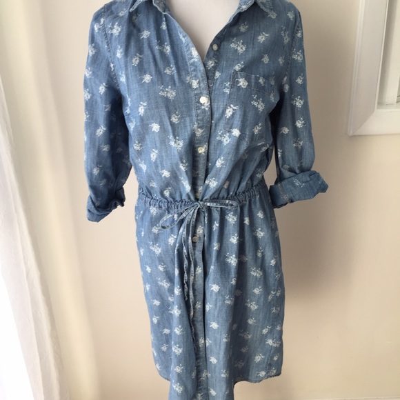 Old Navy Dresses & Skirts - Floral Chambray Shirt Dress