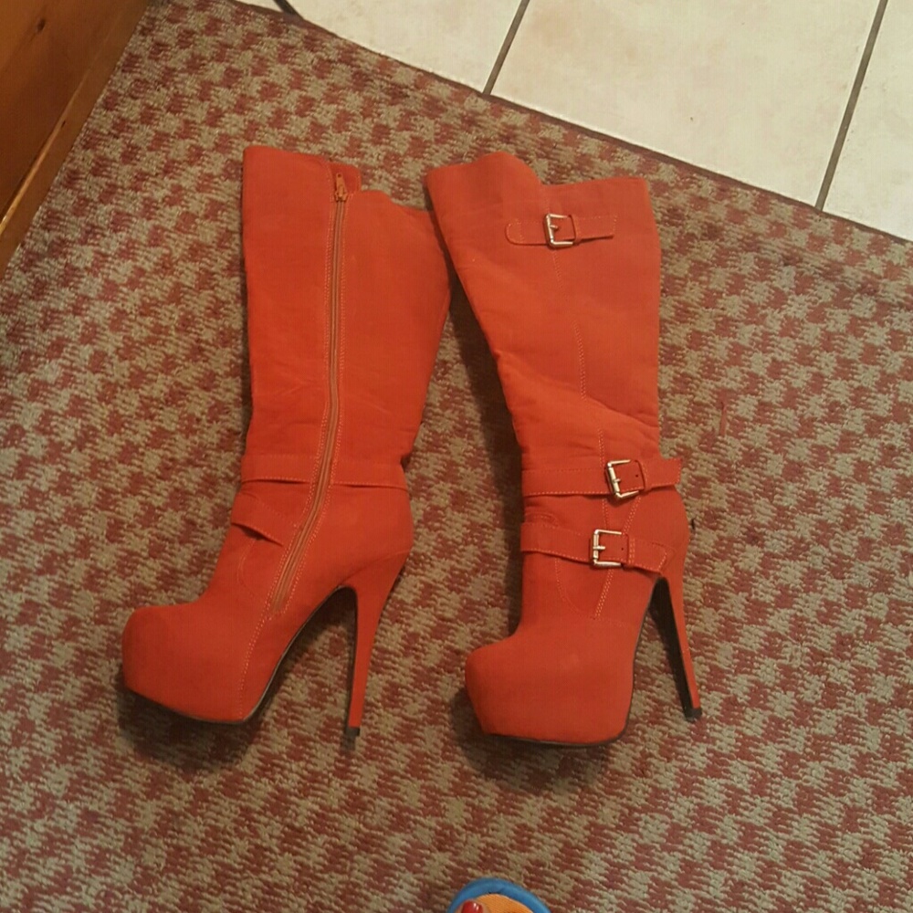 Knee boots