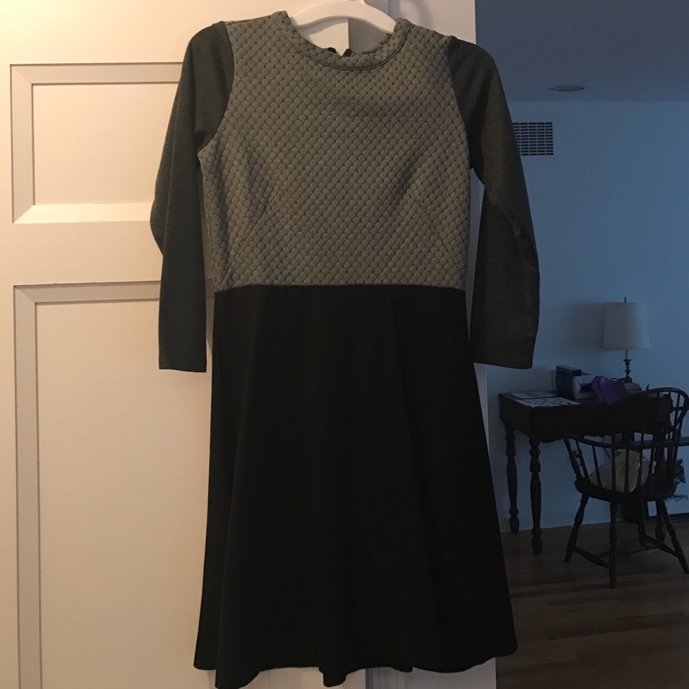 EUC Loft grey Dress, Sz 2