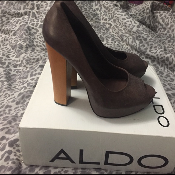 Brown peep toe platform shoes - Picture 2 of 3