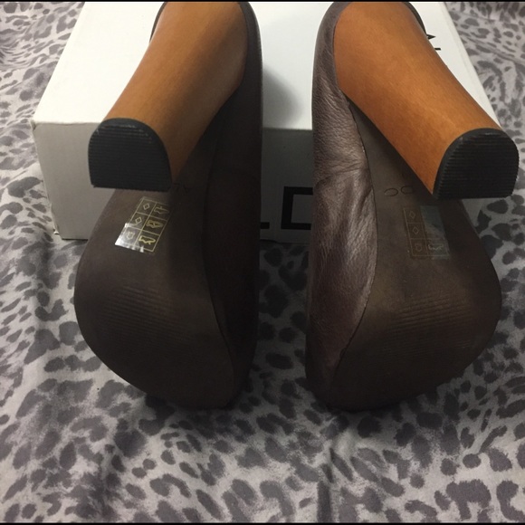 Brown peep toe platform shoes - Picture 3 of 3