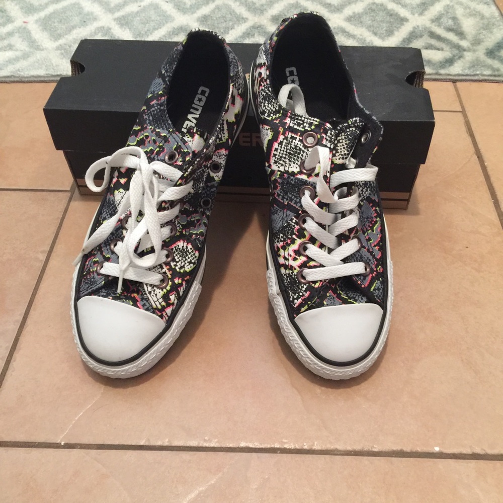 Multi colored Converse 6.5