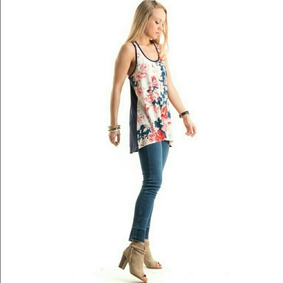 NWT Boutique Floral Print Racer Back Tank - Picture 5 of 5