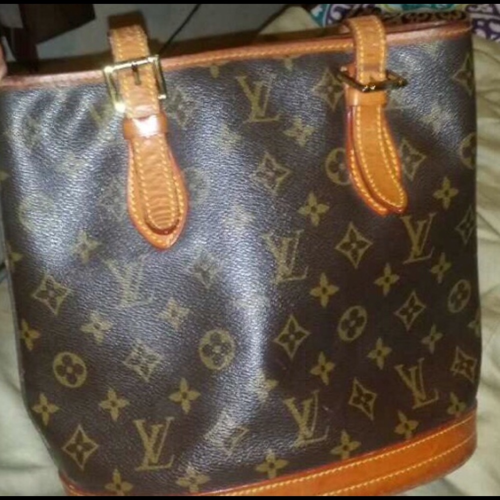 Louis Vuitton petit Bucket bag